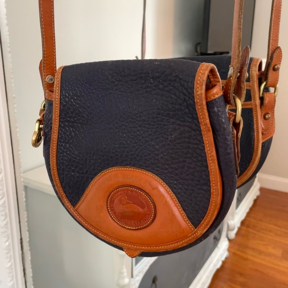 VINTAGE Dooney & Bourke Duck Logo Small Crossbody Handbag Leather Saddle Bag - Picture 4 of 9